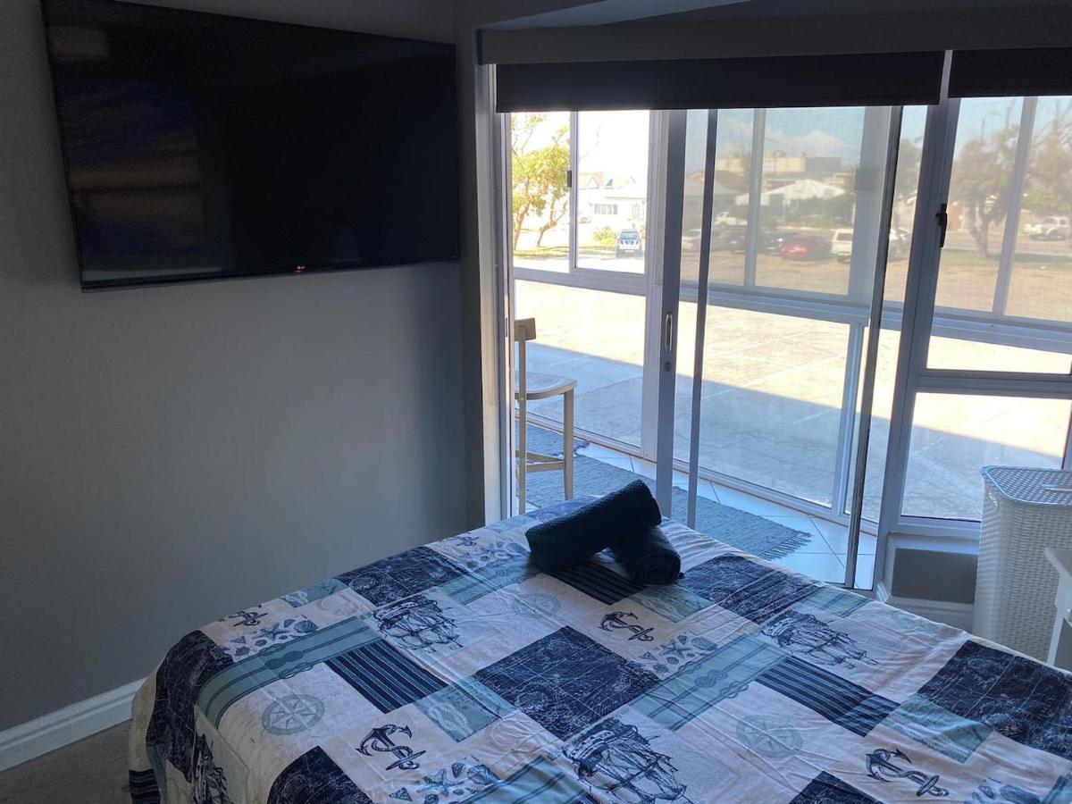 Modern Apartment Walking Distance To Main Beach Restaurants And Other Amenities Jeffreys Bay Bagian luar foto