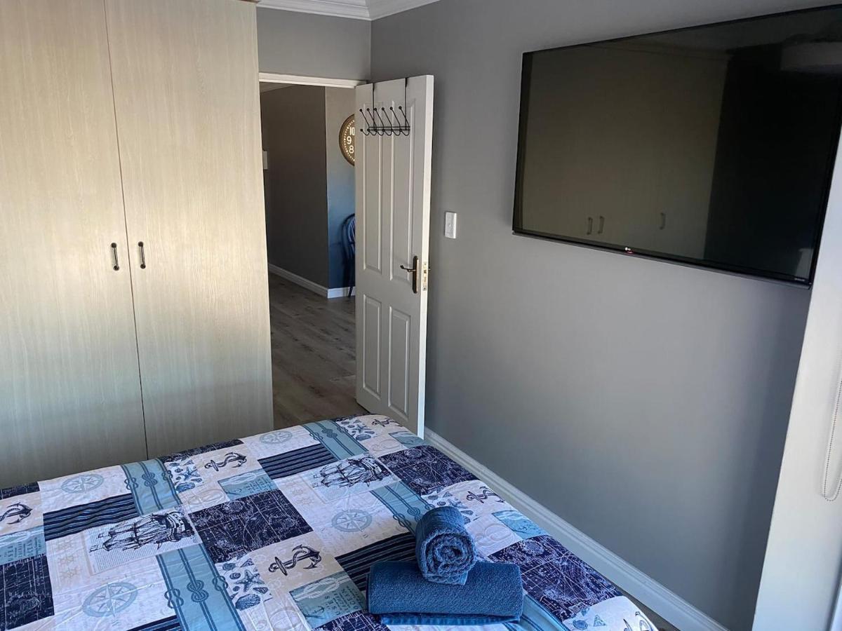 Modern Apartment Walking Distance To Main Beach Restaurants And Other Amenities Jeffreys Bay Bagian luar foto