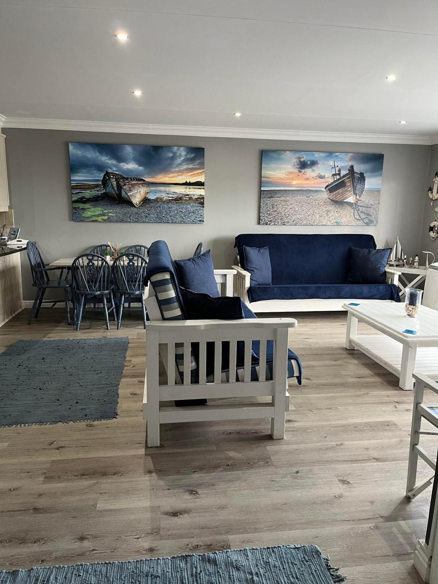 Modern Apartment Walking Distance To Main Beach Restaurants And Other Amenities Jeffreys Bay Bagian luar foto